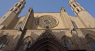 monumentos cercanos delfinario Barcelona iglesia Santa Maria Mar