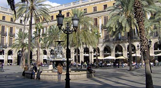 visit monumental squares near avenue rambla barcelona 