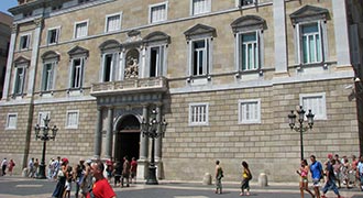 plazas cerca museo historia barcelona