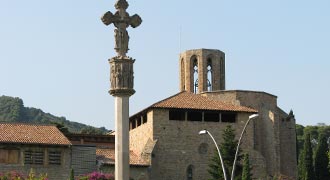 monumentos cercanos parque atracciones Tibidabo monasterio Pedralbes