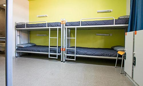  reserva alberg barcelona prop estacio sants hostel pere tarres