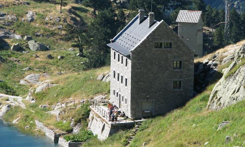 mountain huts Catalonia Pyrenees accommodation 