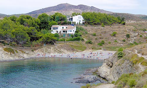 guide best accommodations cadaques stay cozy beach hotels 