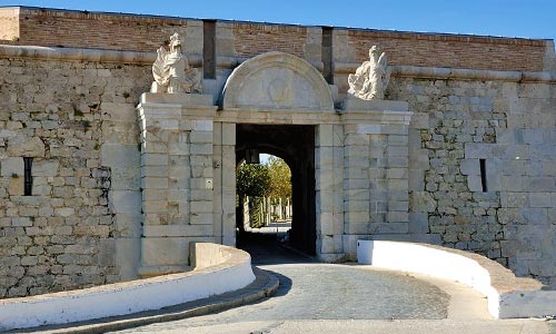  Lista fortalezas militares provincia Girona castillo San Fernando 