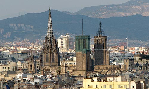  découvrez églises emblématiques centre-ville barcelone visiter monuments catholiques 