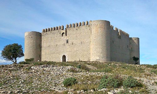  trouver châteaux médiévaux costa brava forteresse montgri 