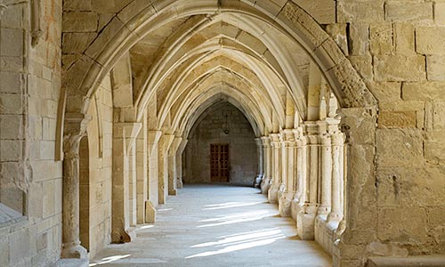 informations medieval monasteries cataluña prices tourist visit catalan abbey 