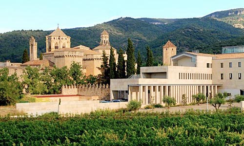  guia hospederias monasterios cataluña reservas alojamiento austero convento poblet patrimonio unesco 