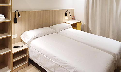  economic stays guesthouses district les corts availability hostal conde guell barcelona 