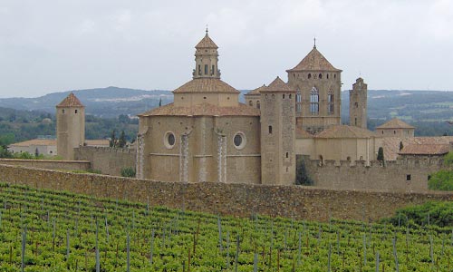  découvrir monasteres catalans interessants informations touristiques monastère poblet 