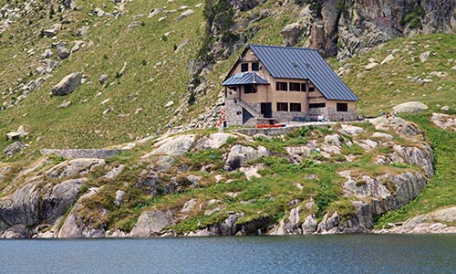  staffed mountain shelters Catalan pyrenees information new refuge Colomers 