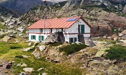  guide tourism guarded mountain shelters Pallars Sobira refuge Certascan 