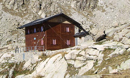  information attended mountain huts Catalunya guide refugi Colomina 