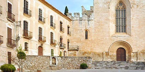  information Catalan religious hotels price stay guestrooms abbey santes creus