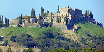  descobreix fortaleses prop Girona visita castell hostalric 