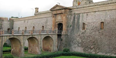  liste forteresses capitale catalane visite touristique chateau barcelona 
