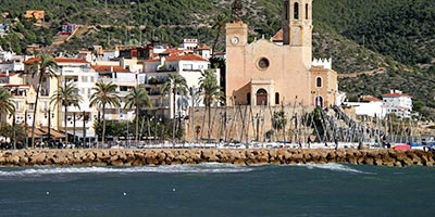 guia principales destinos turisticos costeros catalanes visitar Sitges Garraf 