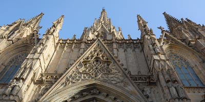 découvrir églises style néogothique Catalogne façade cathédrale Barcelone 
