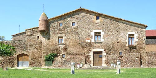  dormir casa camp fortificada catalunya reserva masia soles parlava girona