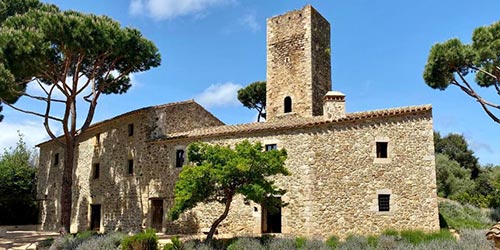  tourist guide fortified farms torre lloreta calonge book castle rural accommodation catalonia 