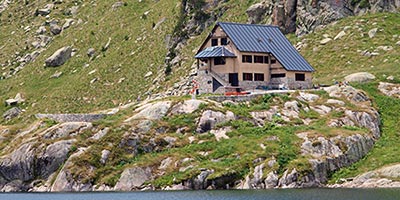  guide guarded refuges Catalonia info refugi Lake Major Colomers  