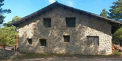  discover mountain huts ports tarragona southern catalonia info refuge caro alfara carles 