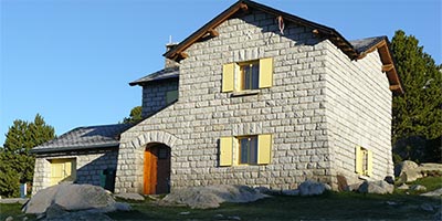 information staffed shelters meranges girona refugi malniu 