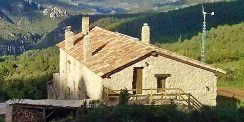  preice staffed shelters near tarragona reserve bed refuge la cabrera mountain prades alt camp 