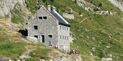  discover mountain refuges national park Aiguestortes info refuge lake Restanca 
