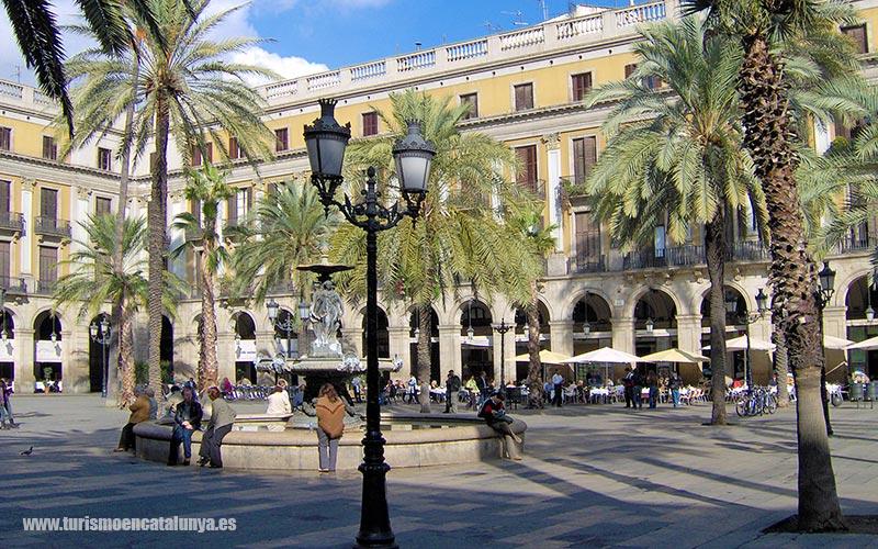 imagen plaza reial barcelona barrio gotico