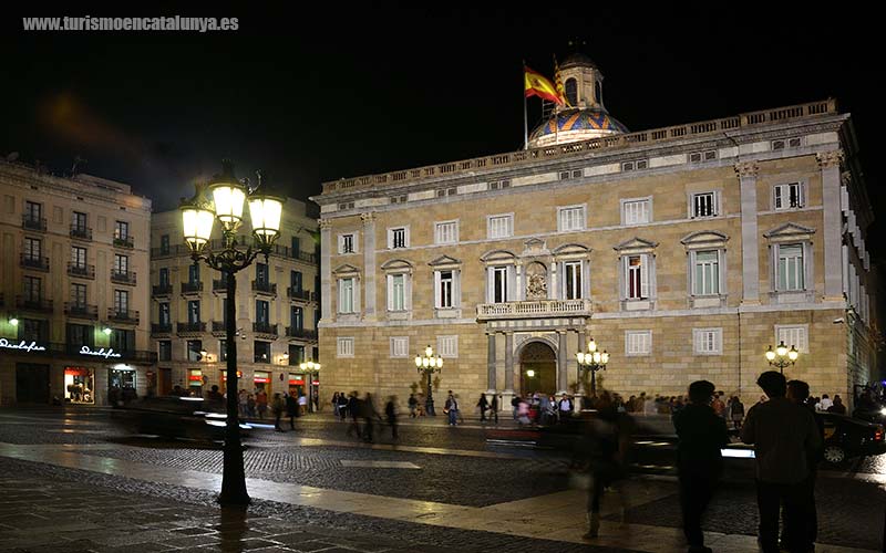 image nocturne plaza sant jaume barcelone facade palais generalite
