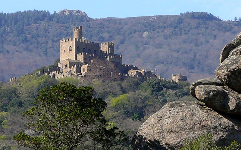 guide chateaux forteresses catalogne tourisme monuments historiques 