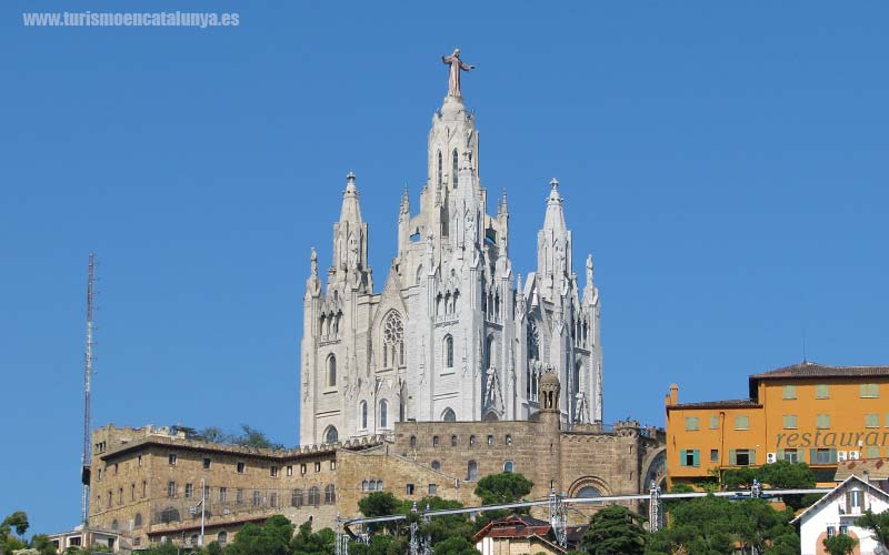 information visit church tibidabo barcelona statue jesus 