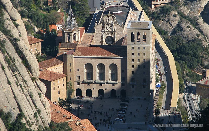  vista aerea abadia montaña Montserrat guia turistica 
