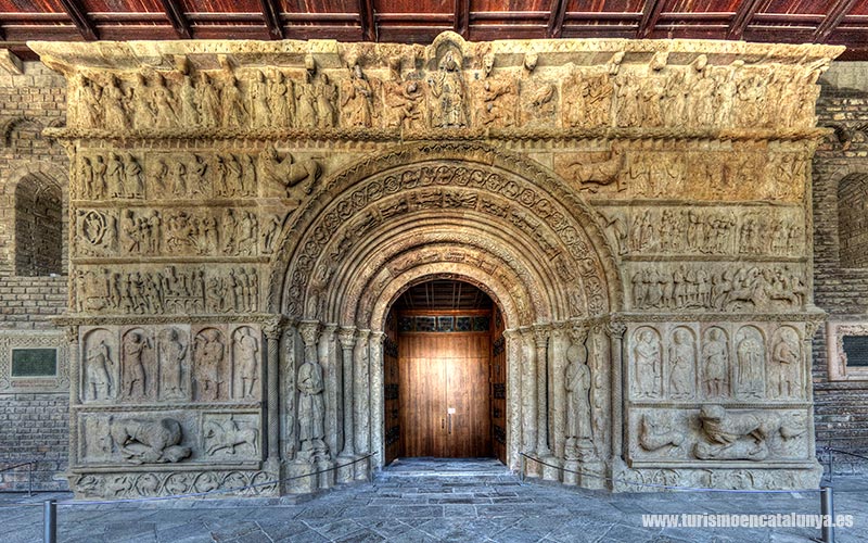 guide visit monastery ripoll portico romanesque door
