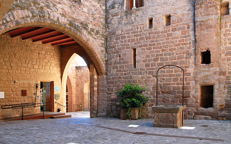 troba hotel parador monuments catalans allotjament luxe catalunya