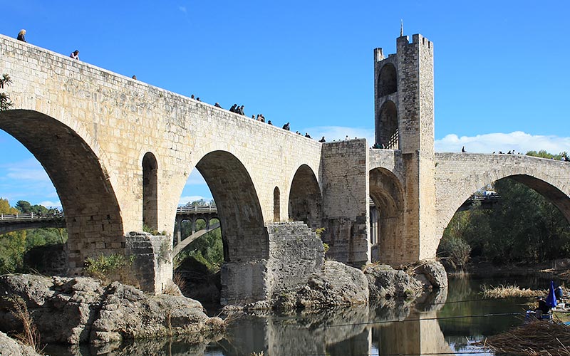 guia visitar puente medieval Besalu Gerona
