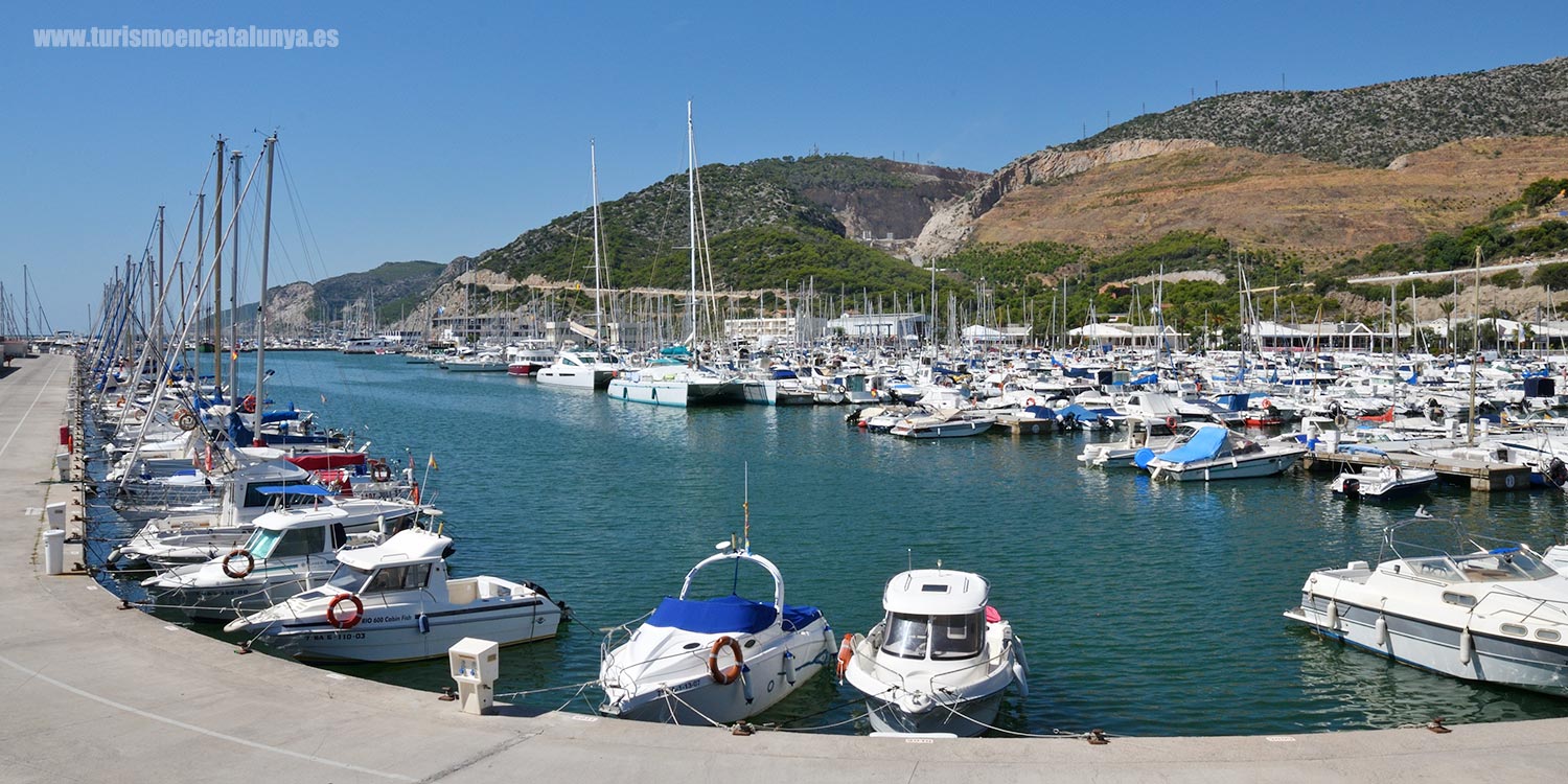Puerto deportivo Ginesta barcos amarrados Botigues Sitges