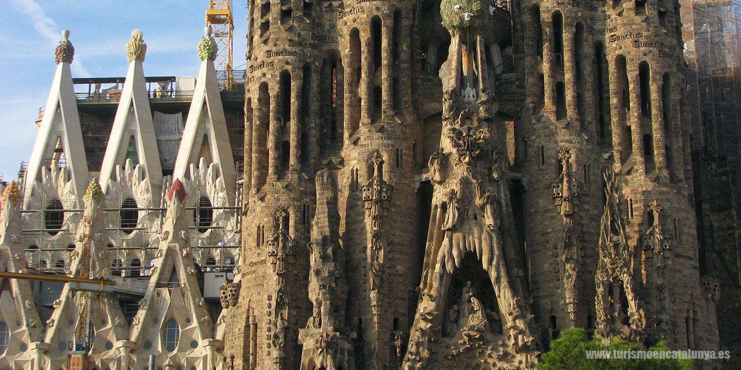 tourist information modernist temple Sagrada Familia Barcelona fachada Nacimiento