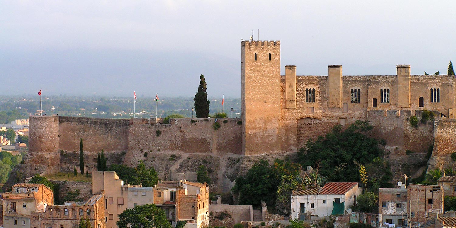 descubre Castillo San Juan Tortosa fortaleza piedra domina ciudad