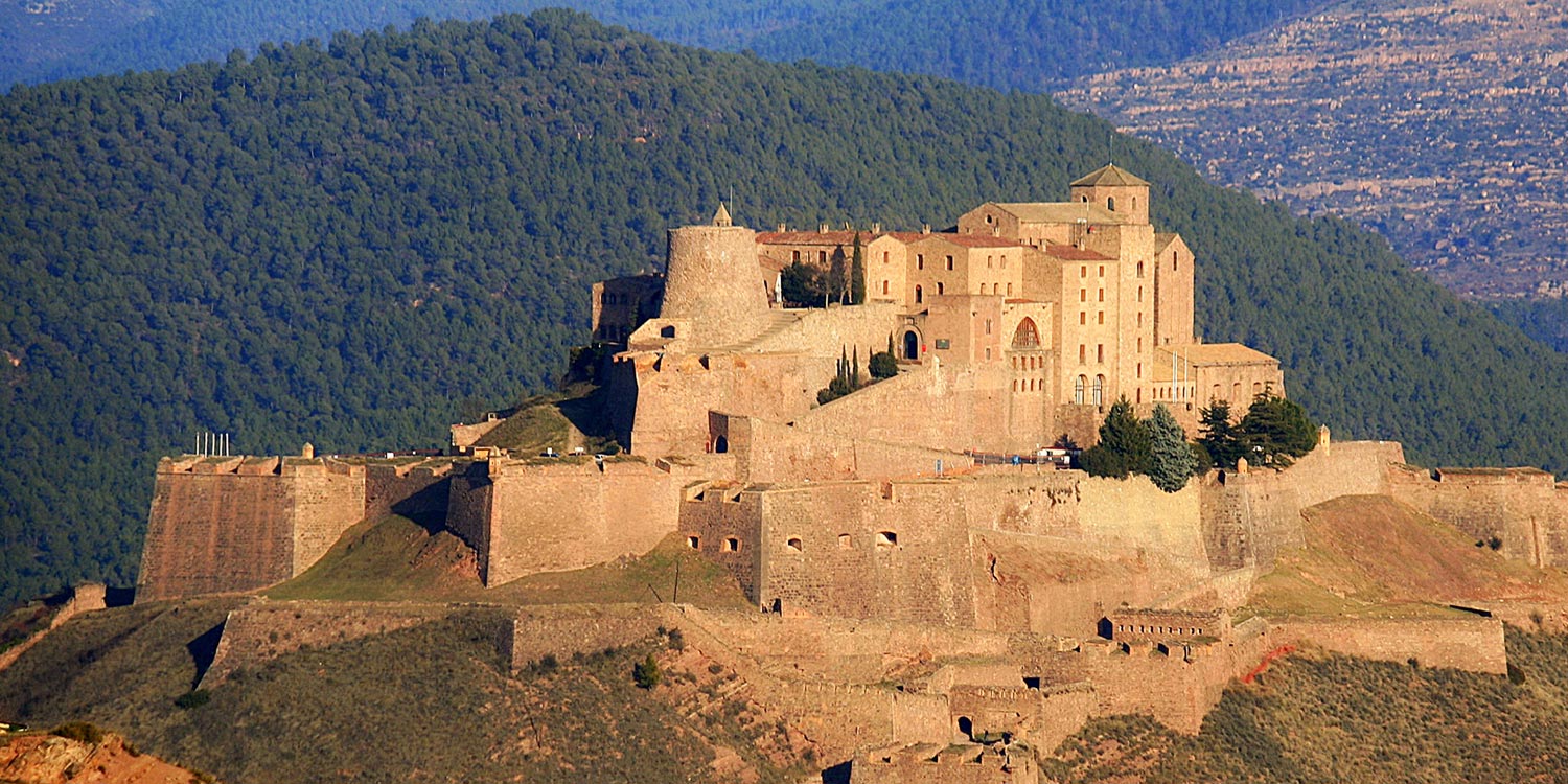guide touristique château cardona forteresse catalane jamais conquise 