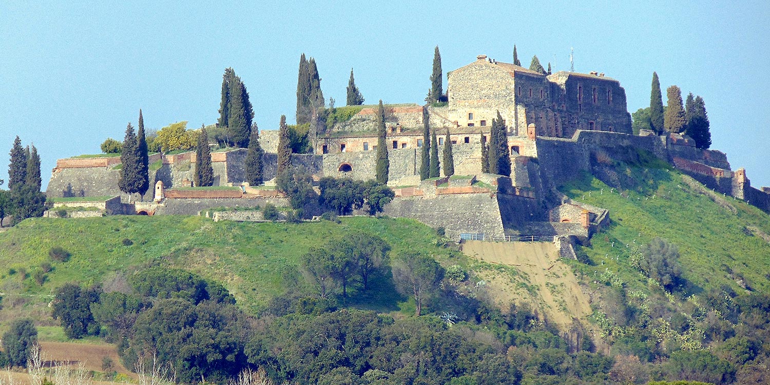 informacion visita castillo hostalric fortaleza bien interes nacional