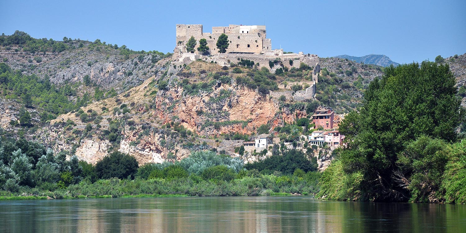 guia visita castillo miravet fortaleza medieval orilla río ebro 