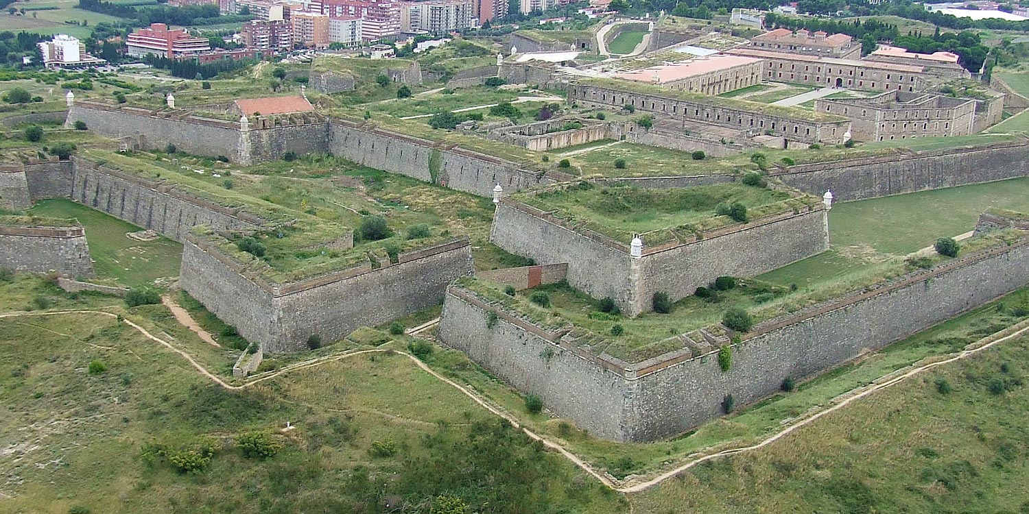 travel guide castle saint ferdinand figueres largest military fortress alt empurda 