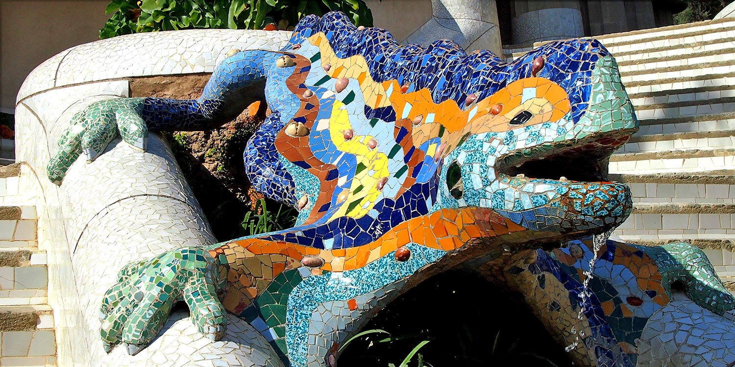  lagarto ceramica multicolor Antonio Gaudi escalinata Parque Guell 