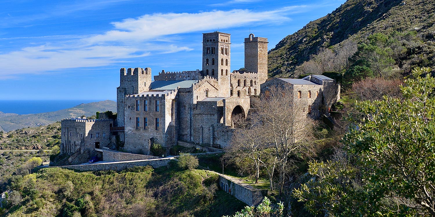 guide visit abbey saint peter rhodes romanesque monastere costa brava 
