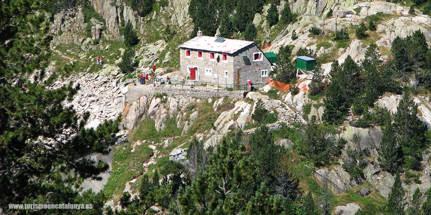 mountain shelters Pyrenees Ancient refuge Colomers Aiguestortes