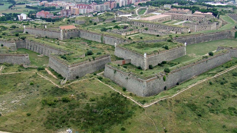 Visit the citadel of San Fernando, in Figueres, the largest military fortress in the region of Alt Emporda