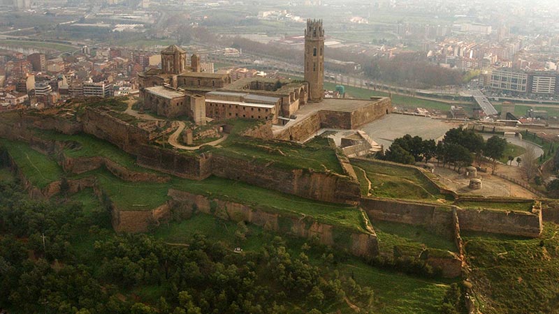 Discover the impressive Suda Castle in Lleida. Castle of the Zuda Lerida