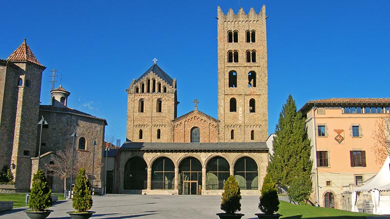  visit the Romanesque convent of Santa Maria de Ripoll